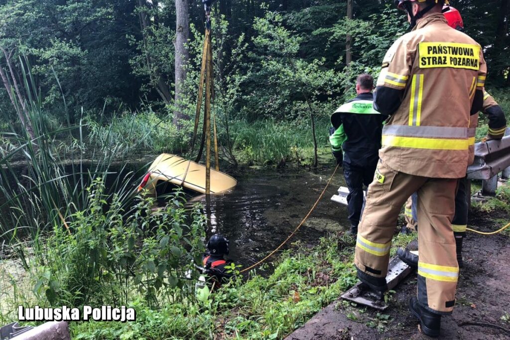 31-latek uratował kobietę z tonącego samochodu Radio Zachód - Lubuskie
