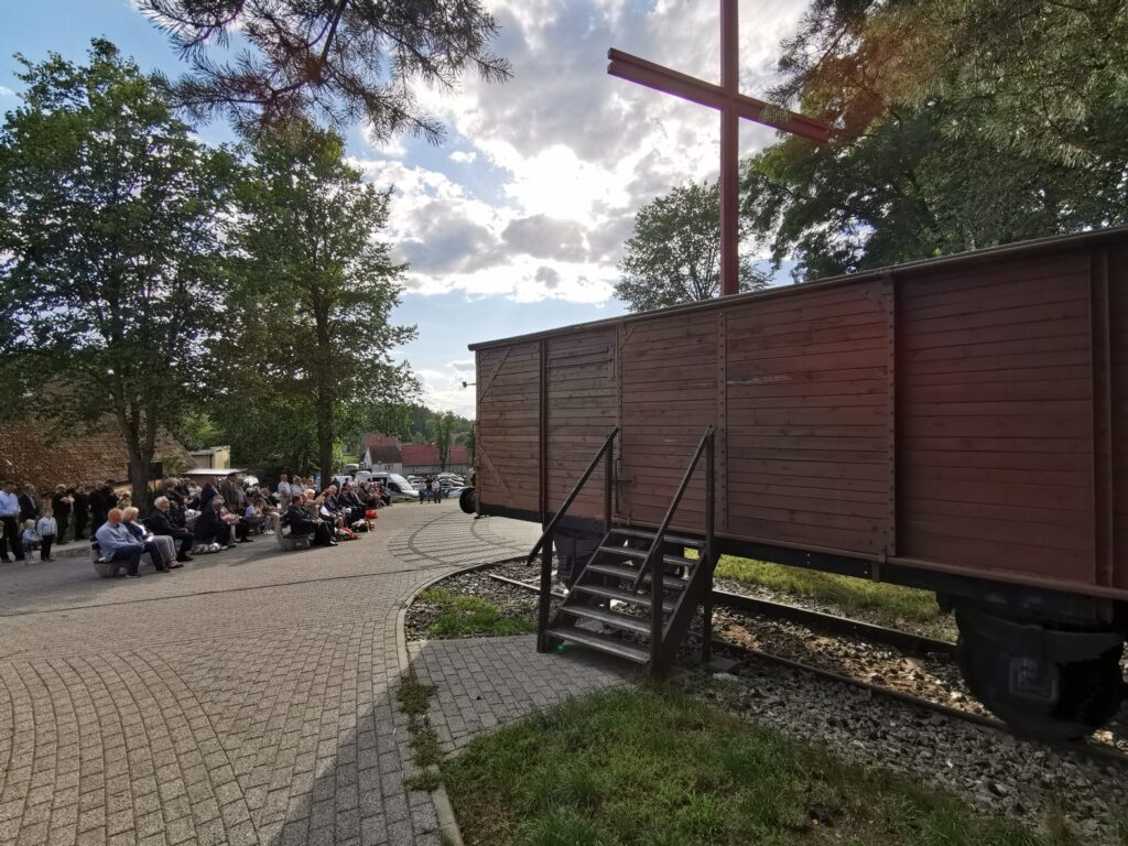 Ku pamięci ofiar rzezi wołyńskiej - uroczystości w Łężycy Radio Zachód - Lubuskie