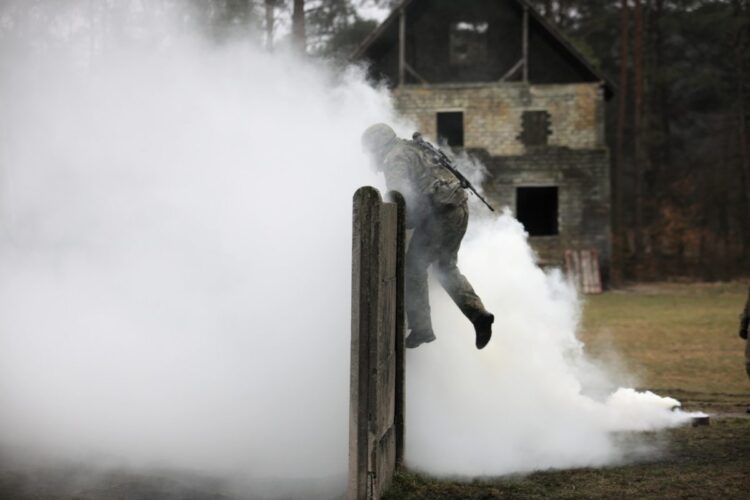 Przysięga ochotników do WOT 9 Fot. PAP/Lech Muszyński