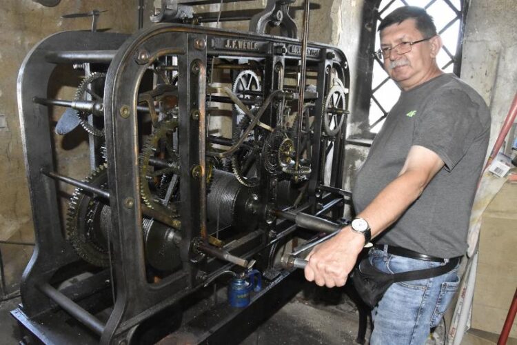 Miejski zegar w Żaganiu tyka dzięki jego pracy 9 Fot. Jan Mazur