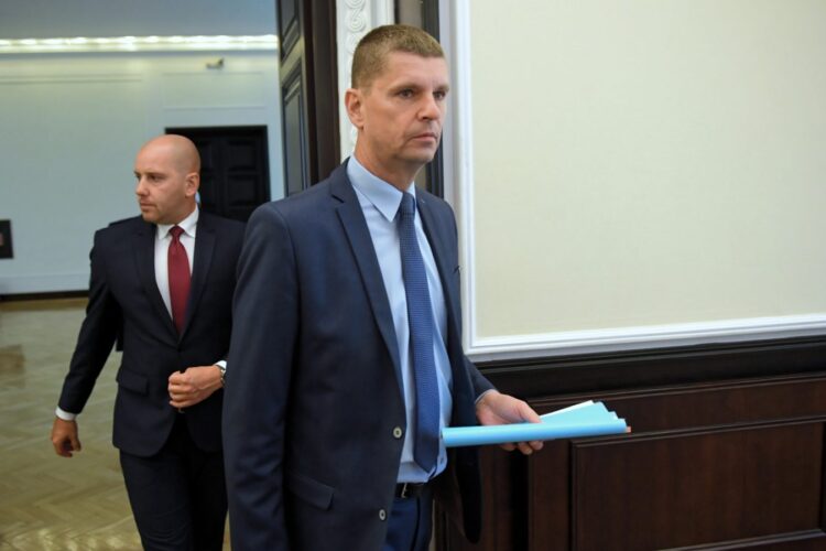 Minister edukacji narodowej Dariusz Piontkowski przed posiedzeniem rządu, 10 bm. Fot. PAP/Radek Pietruszka
