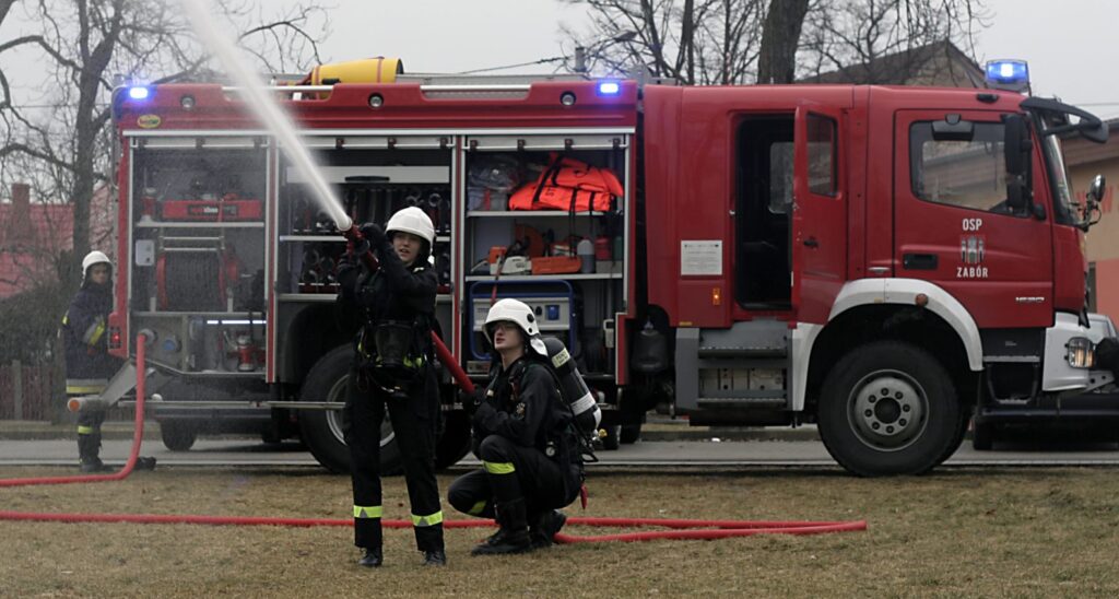 W Zaborze strażacy czekają na wóz Radio Zachód - Lubuskie