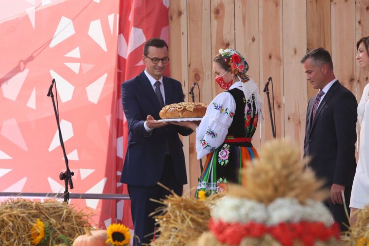 Premier Mateusz Morawiecki podczas III Ogólnopolskiego Święta Wdzięczni Polskiej Wsi w Bralinie. Fot. PAP/EPA
