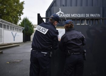 KE potępia brutalne zabójstwo nauczyciela we Francji