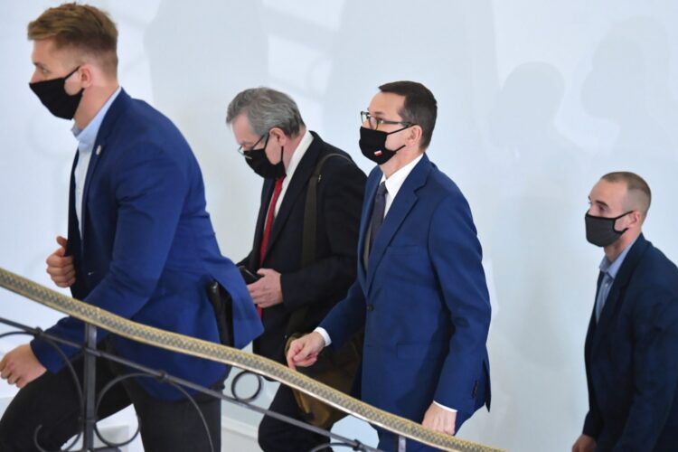 PiS przywraca w prawach członka partii 13 z 15 zawieszonych posłów