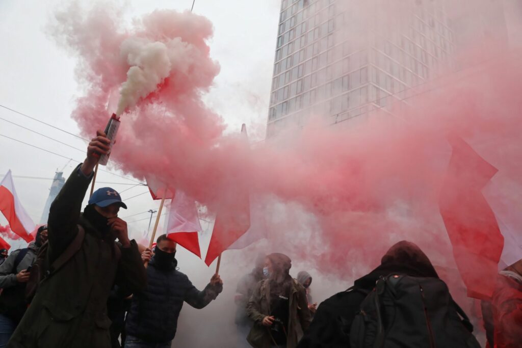 W Warszawie zakończył się Marsz Niepodległości 2020 [DUŻO ZDJĘĆ] Radio Zachód - Lubuskie