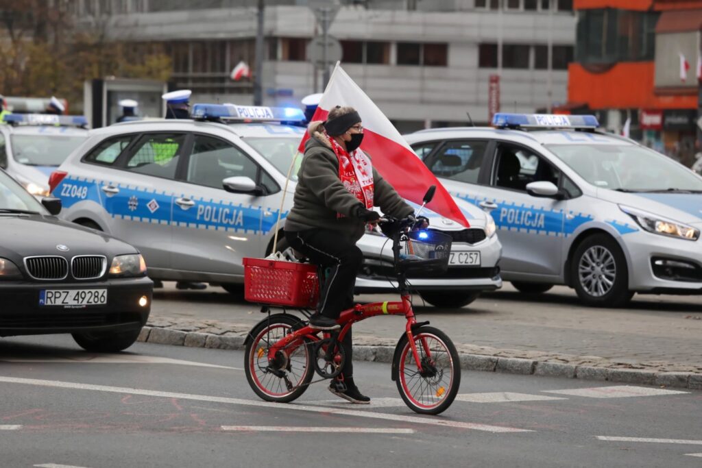 W Warszawie zakończył się Marsz Niepodległości 2020 [DUŻO ZDJĘĆ] Radio Zachód - Lubuskie