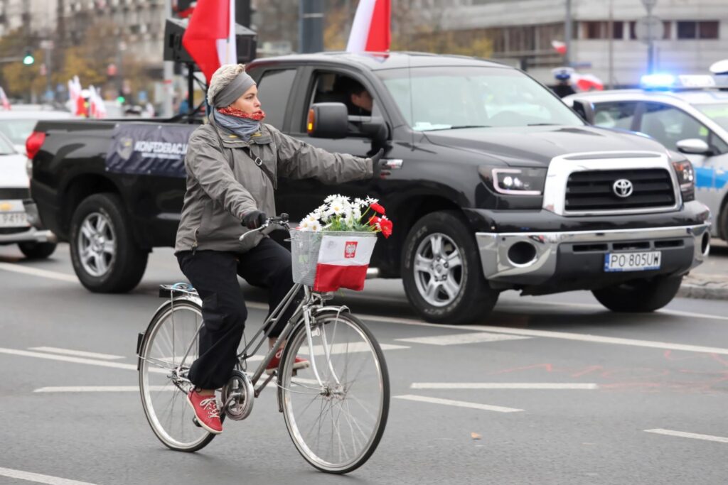 W Warszawie zakończył się Marsz Niepodległości 2020 [DUŻO ZDJĘĆ] Radio Zachód - Lubuskie
