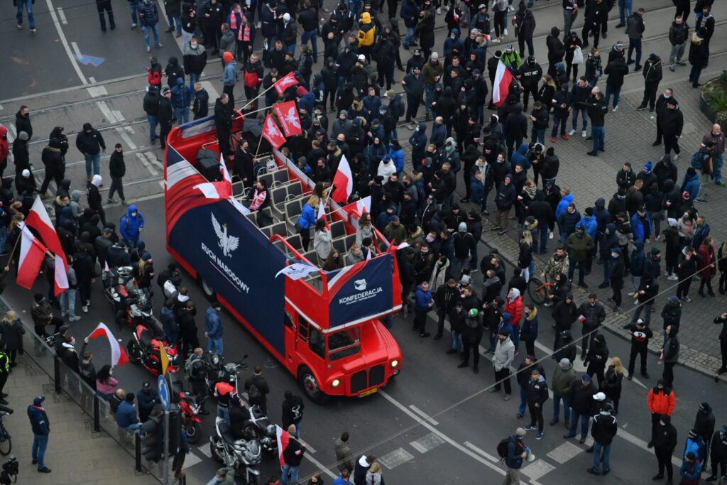 W Warszawie zakończył się Marsz Niepodległości 2020 [DUŻO ZDJĘĆ] Radio Zachód - Lubuskie