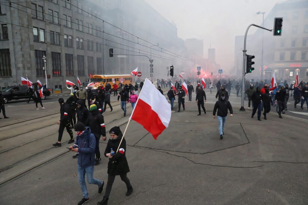 W Warszawie zakończył się Marsz Niepodległości 2020 [DUŻO ZDJĘĆ] Radio Zachód - Lubuskie