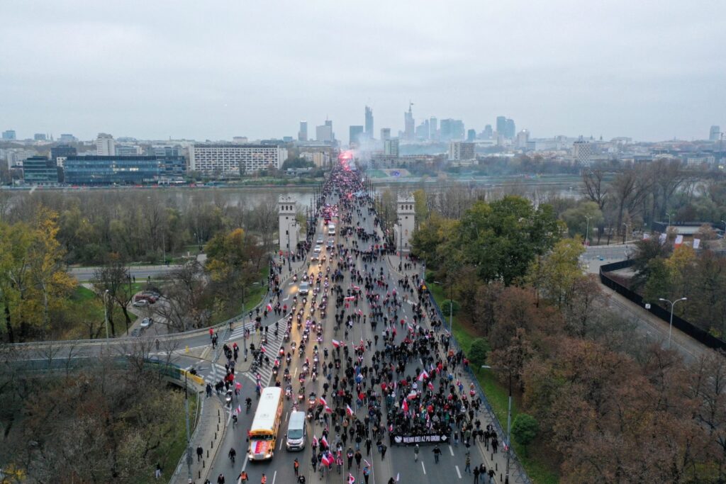 W Warszawie zakończył się Marsz Niepodległości 2020 [DUŻO ZDJĘĆ] Radio Zachód - Lubuskie