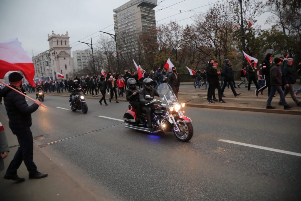 W Warszawie zakończył się Marsz Niepodległości 2020 [DUŻO ZDJĘĆ] Radio Zachód - Lubuskie