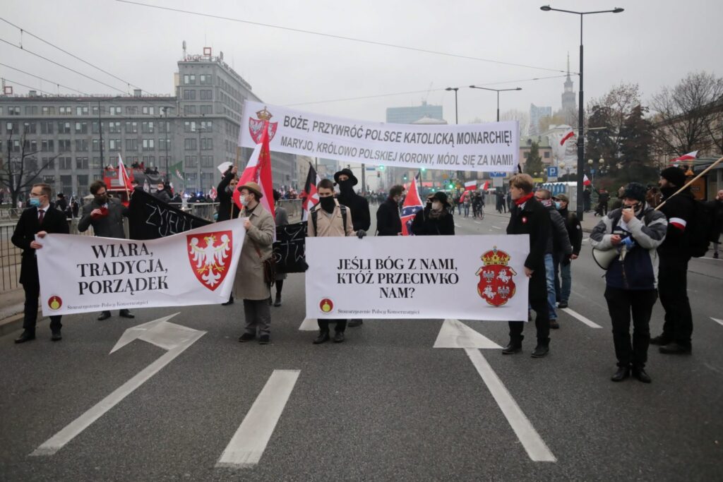 W Warszawie zakończył się Marsz Niepodległości 2020 [DUŻO ZDJĘĆ] Radio Zachód - Lubuskie