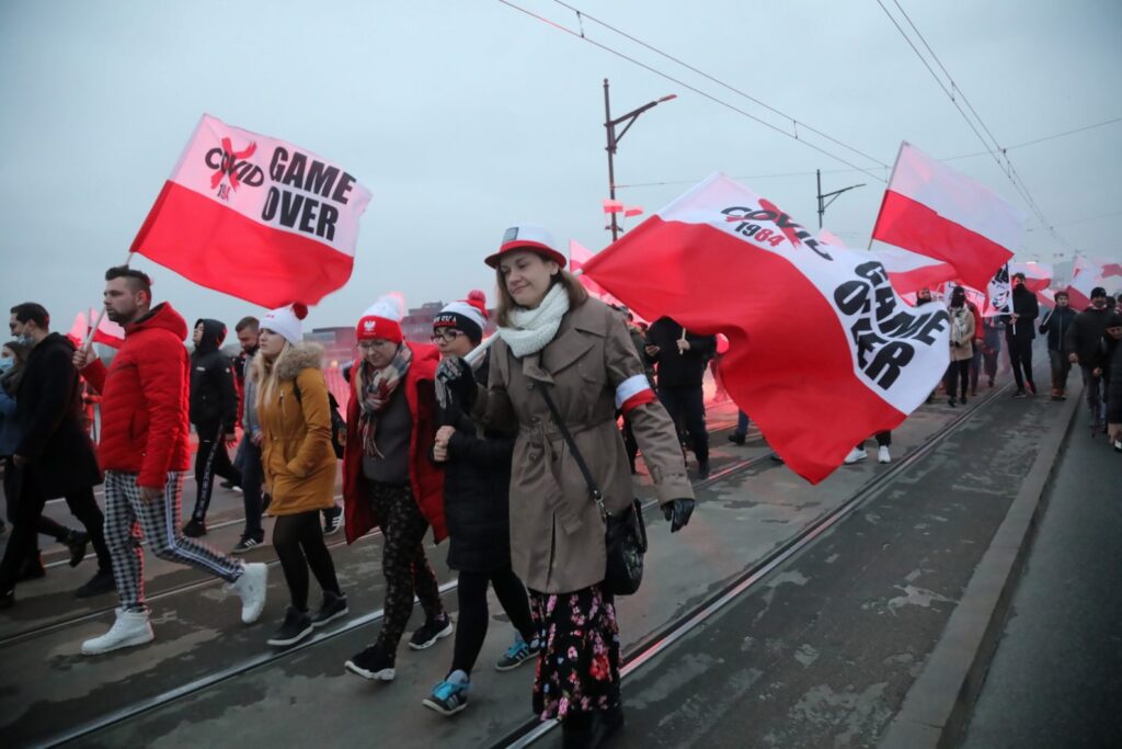 W Warszawie zakończył się Marsz Niepodległości 2020 [DUŻO ZDJĘĆ] Radio Zachód - Lubuskie