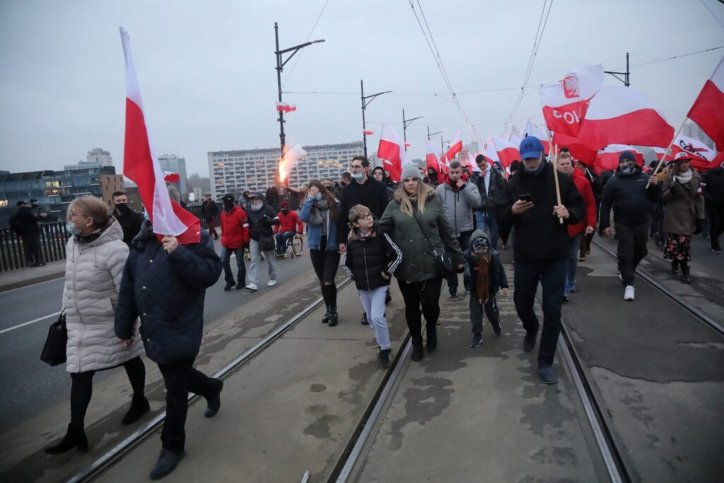 W Warszawie zakończył się Marsz Niepodległości 2020 [DUŻO ZDJĘĆ] Radio Zachód - Lubuskie