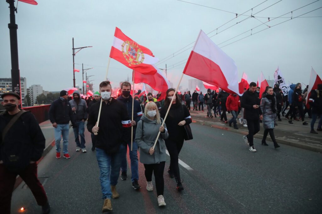 W Warszawie zakończył się Marsz Niepodległości 2020 [DUŻO ZDJĘĆ] Radio Zachód - Lubuskie