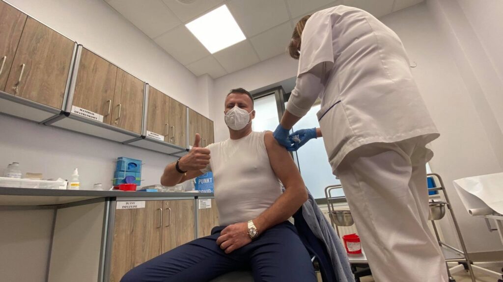 Chirurg pierwszym zaszczepionym przeciwko COVID-19 w Gorzowie Radio Zachód - Lubuskie
