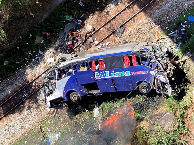 Dramat w Brazylii: autobus spadł z wiaduktu, 14 osób nie żyje