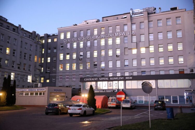 Ruszają szczepienia przeciw COVID-19