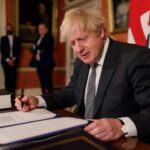 Premier Johnson oficjalnie podpisał umowę handlową z UE