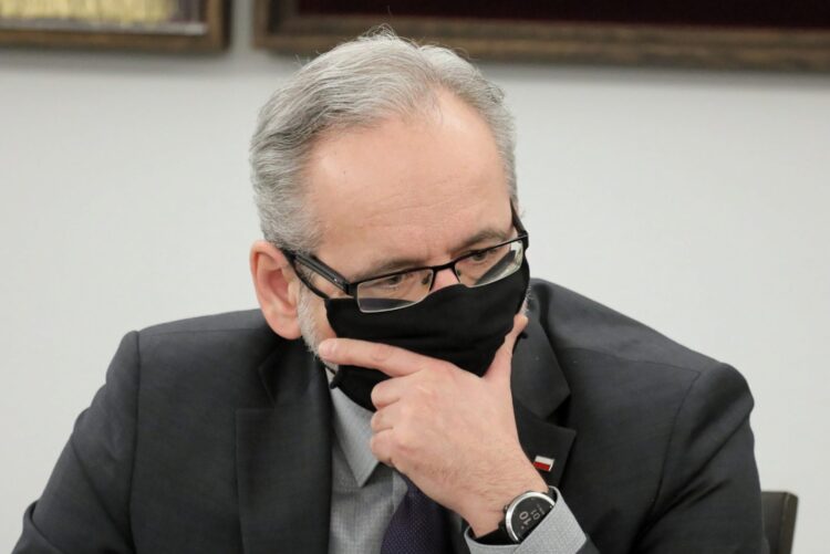 Najmłodsi uczniowie wracają do szkół 9 fot: PAP/Paweł Supernak