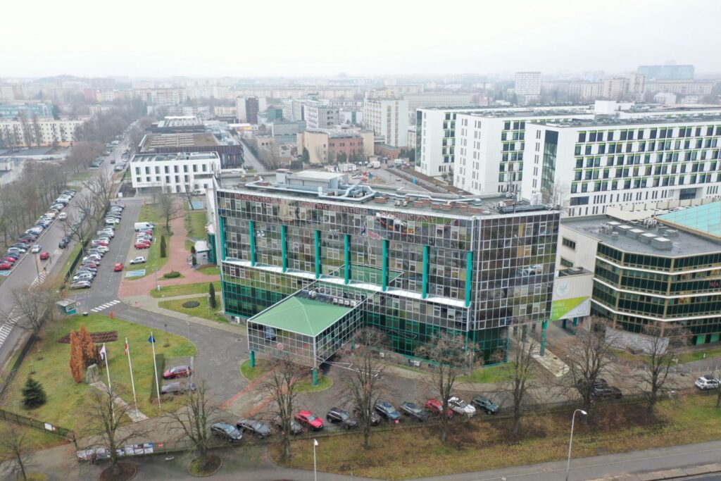 Wykryto liczne nieprawidłowości przy organizacji szczepień na WUM