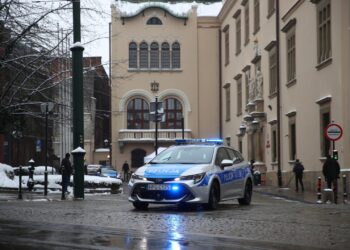 Obława policji po napadzie w centrum Olsztyn - dwie osoby postrzelone
