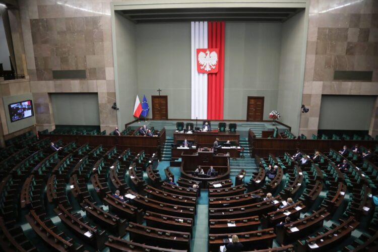 Sejm przyjął osiem ze 109 poprawek Senatu do budżetu na 2021 rok