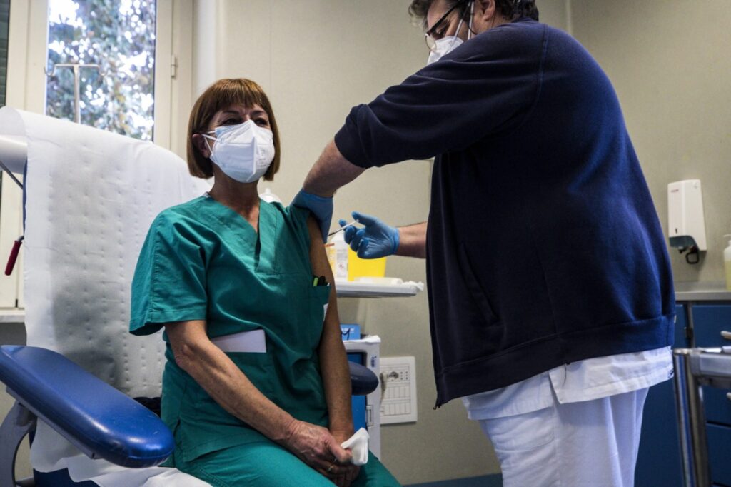 Przeciw COVID-19 zaszczepiono dotąd w Polsce 47,6 tys. osób