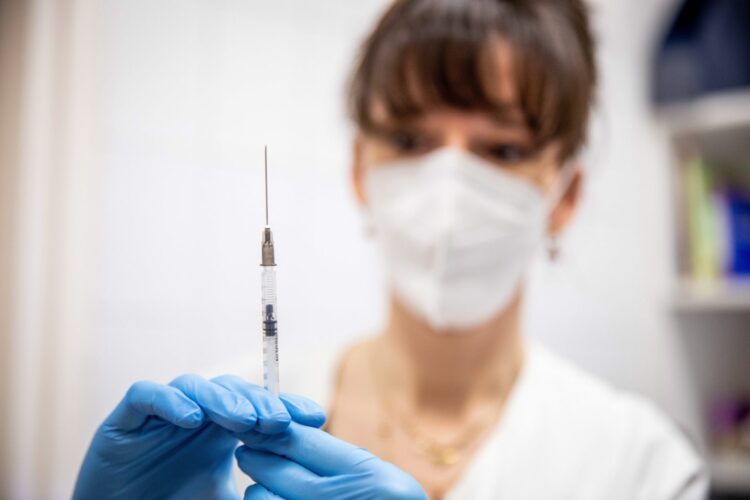 Szczepionka Moderny jest skuteczna na warianty koronowirusa