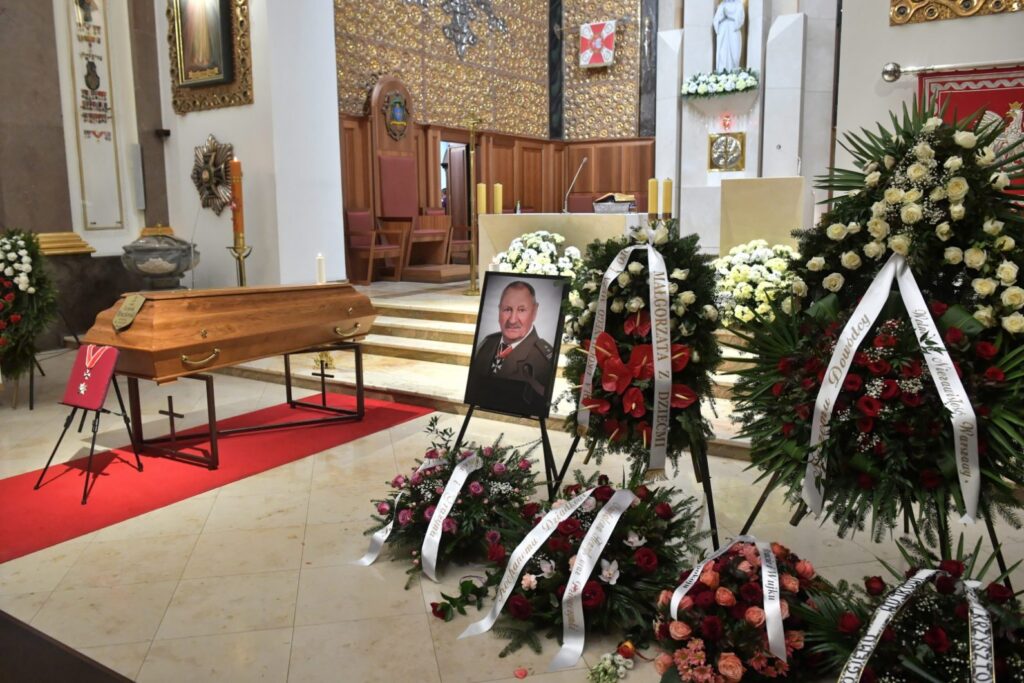 Pogrzeb płk. Leszka Mroczkowskiego - Żołnierza Wyklętego, więźnia stalinizmu, działacza "Solidarności" Radio Zachód - Lubuskie