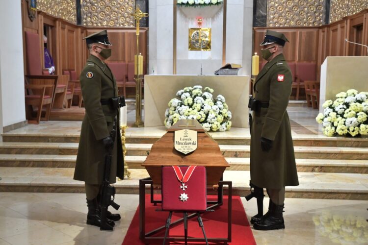 Pogrzeb płk. Leszka Mroczkowskiego - Żołnierza Wyklętego, więźnia stalinizmu, działacza "Solidarności" 9 Pogrzeb płk. Leszka Mroczkowskiego - Żołnierza Wyklętego, więźnia stalinizmu, działacza "Solidarności"