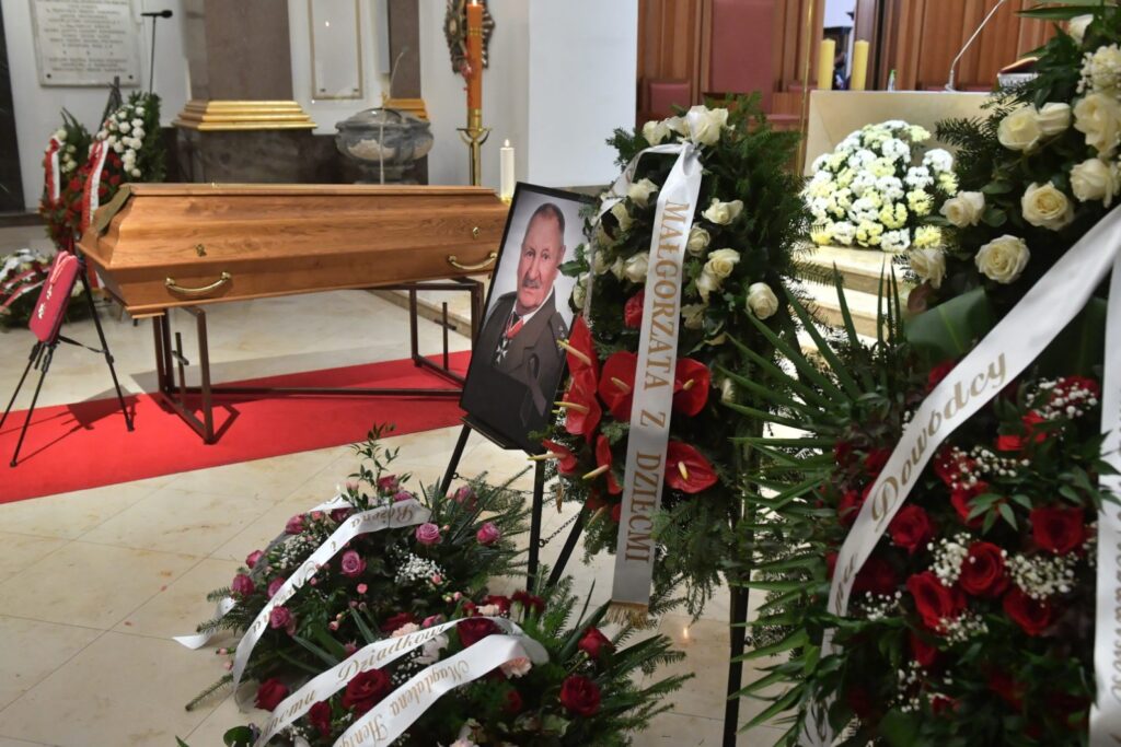 Pogrzeb płk. Leszka Mroczkowskiego - Żołnierza Wyklętego, więźnia stalinizmu, działacza "Solidarności" Radio Zachód - Lubuskie