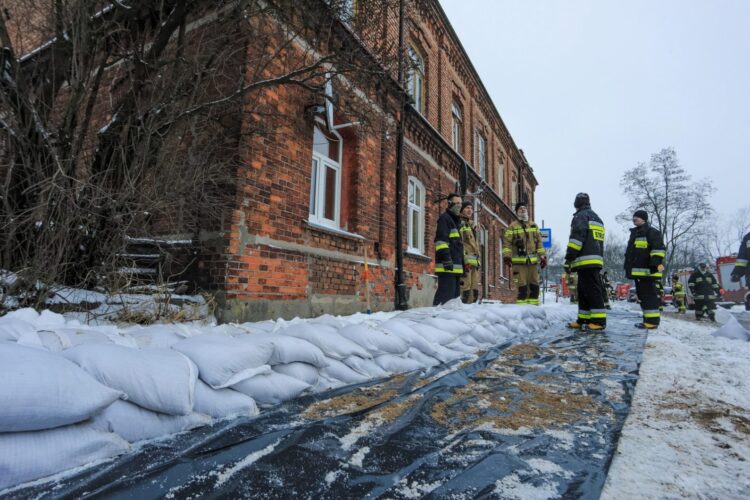 Ewakuacja w Płocku, rośnie poziom wody w Wiśle