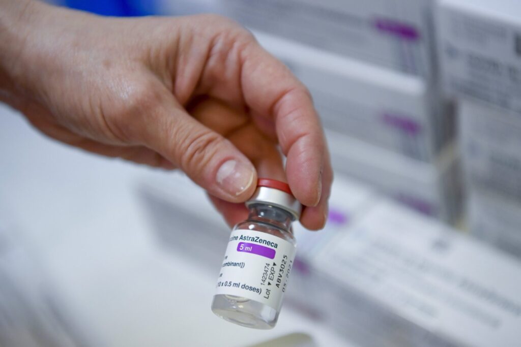 265 tys. nauczycieli zgłosiło chęć zaszczepienia przeciw COVID-19