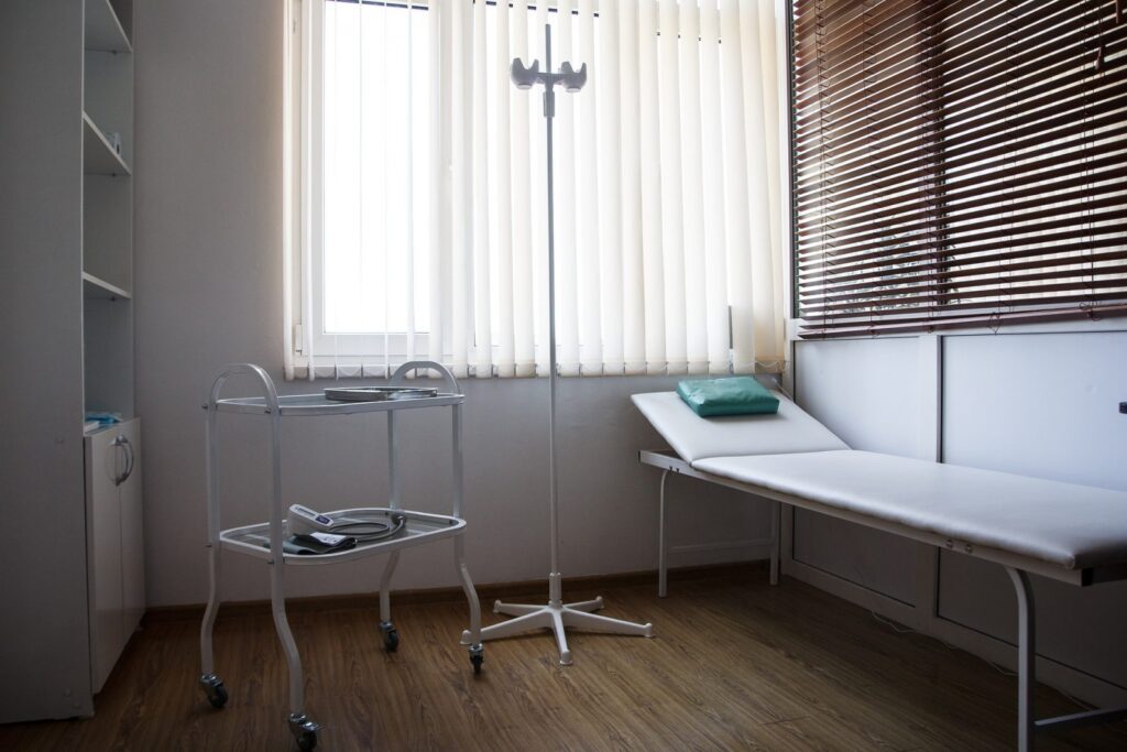 Szpital oferuje pomoc psychologiczną dla osób po COVID-19