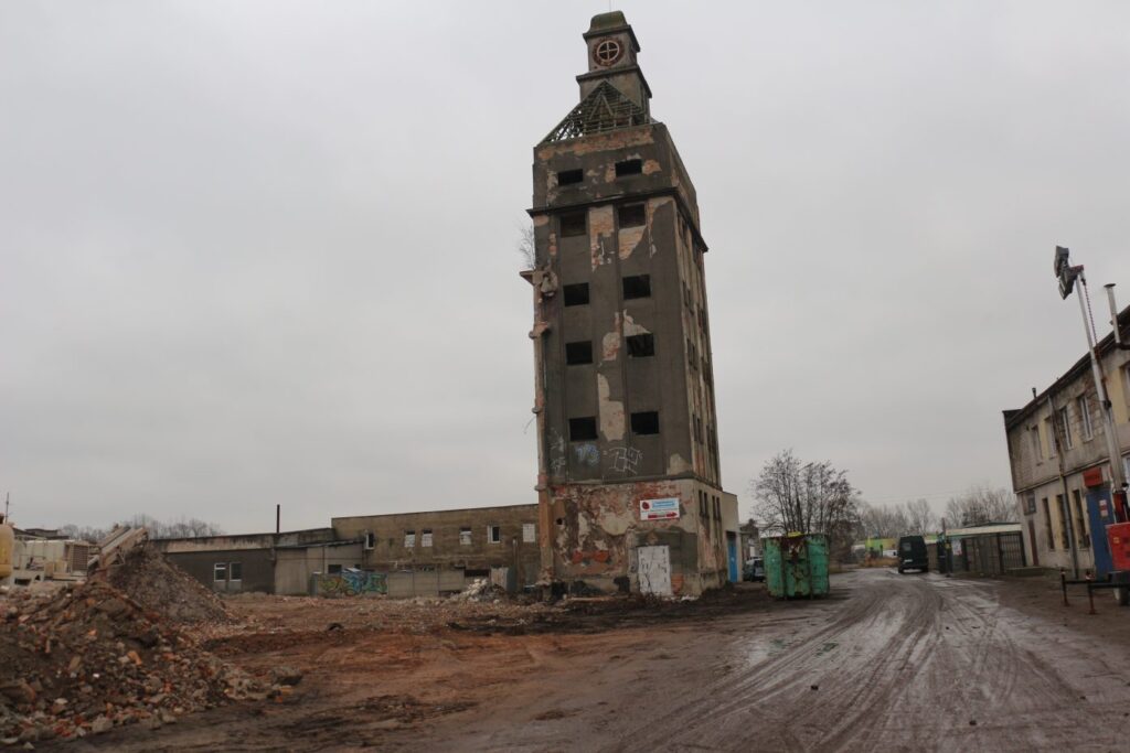 Zabytkowa wieża zostanie zburzona Radio Zachód - Lubuskie