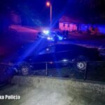 Uderzył autem w mur i zawisł na schodach. 30-latek był kompletnie pijany Radio Zachód - Lubuskie