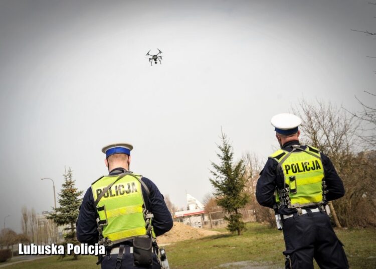 Drony pomogą policji pilnować bezpieczeństwa na drogach