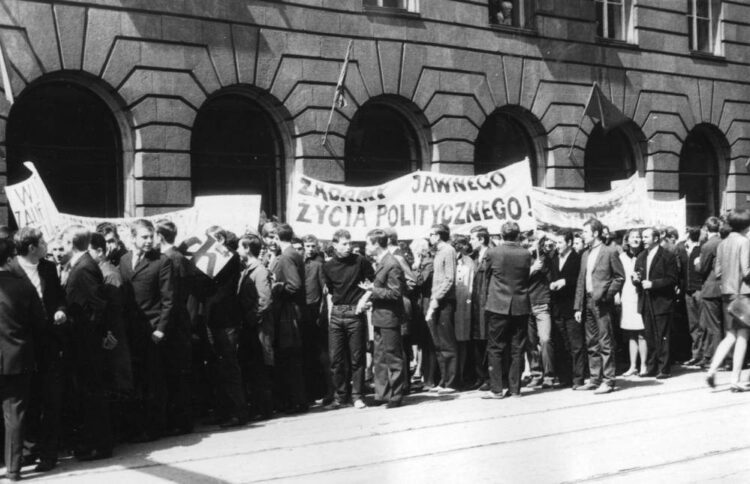 Dziś rocznica studenckich protestów w marcu 1968 r.