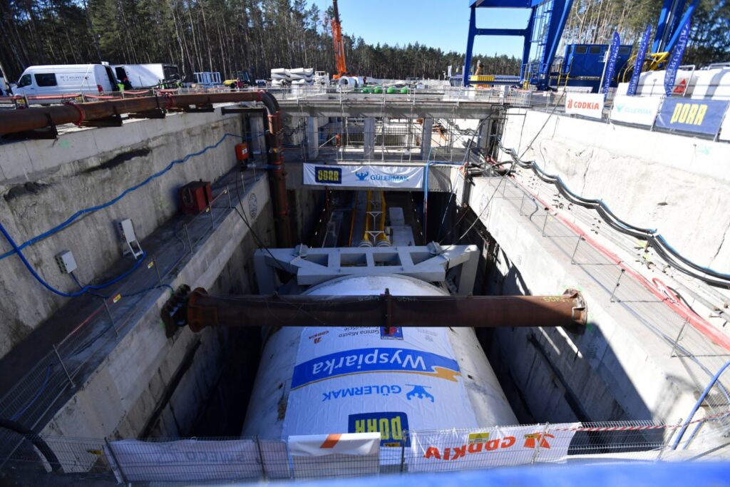 Trwa drążenie tunelu pod Świną. Największa maszyna w kraju Radio Zachód - Lubuskie