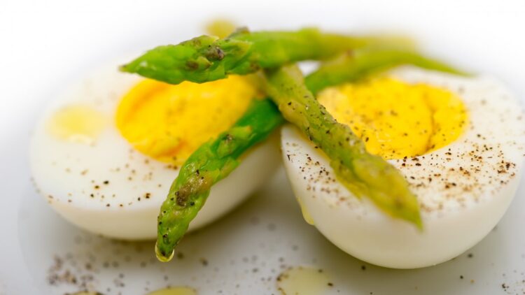 Faszerowane, w sałatce, z majonezem lub z łososiem. Jaja w roli głównej! 9 Faszerowane, w sałatce, z majonezem lub z łososiem. Jaja w roli głównej!