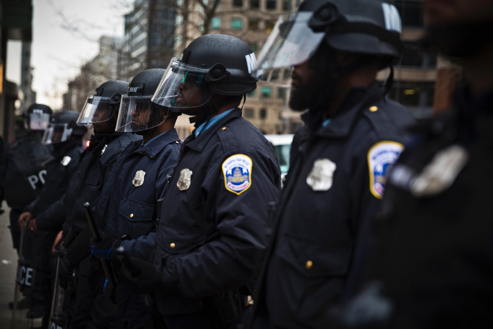 Два полиция. Силовики США. Силовики Америки. Силовые структуры США. Black in Police uniform.