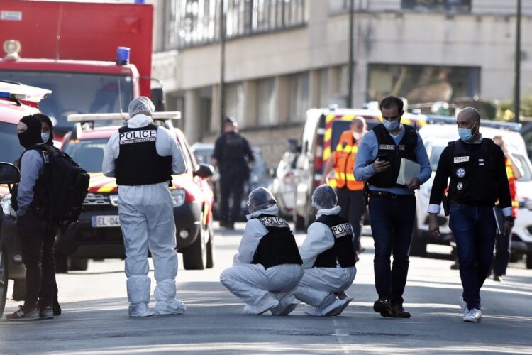 Nożownik zabił pracownicę policji we Francji