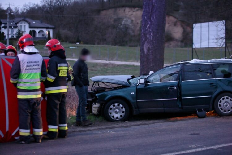 Dwie ofiary śmiertelne wypadku drogowego w Dąbroszynie