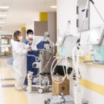 9 902 nowe przypadki zakażenia koronawirusem, zmarły 64 osoby