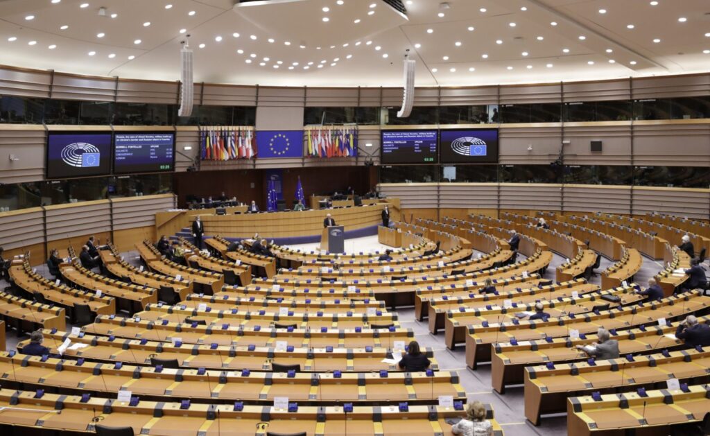 Parlament Europejski za certyfikatem szczepionkowym w UE