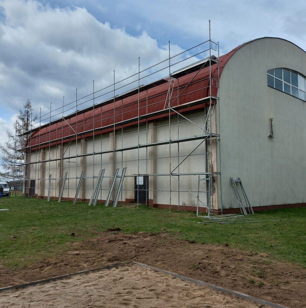 Dach hali sportowej w Jasieniu nie będzie przeciekał Radio Zachód - Lubuskie