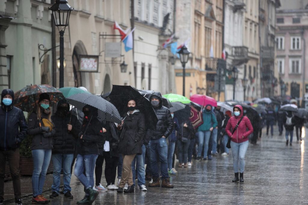 Ogromne kolejki do mobilnych punktów szczepień