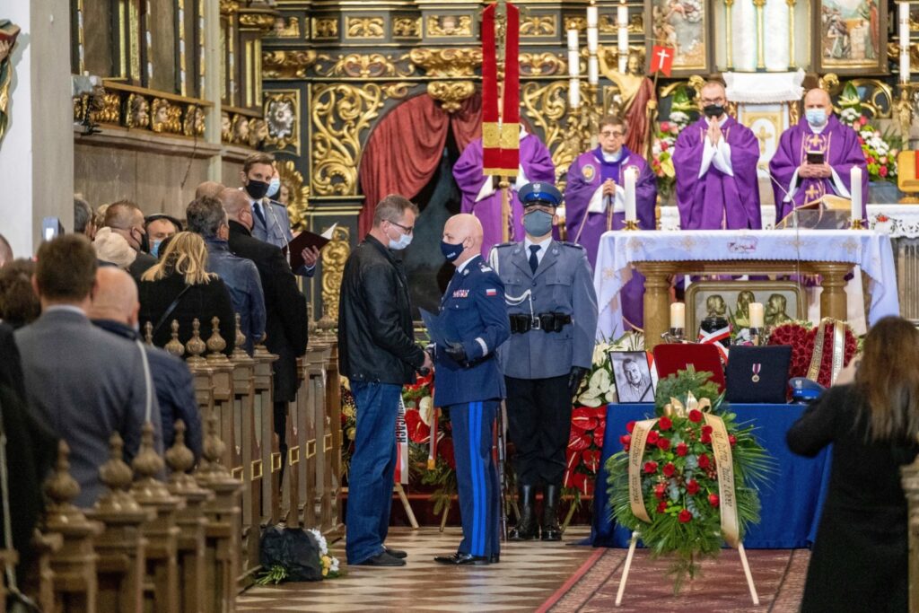 Pogrzeb policjanta zabitego podczas służby w Raciborzu Radio Zachód - Lubuskie